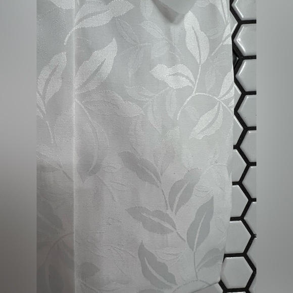 NWT foxcroft wrinkle free button down shirt sizes 16 and 18 floral - Picture 2 of 9